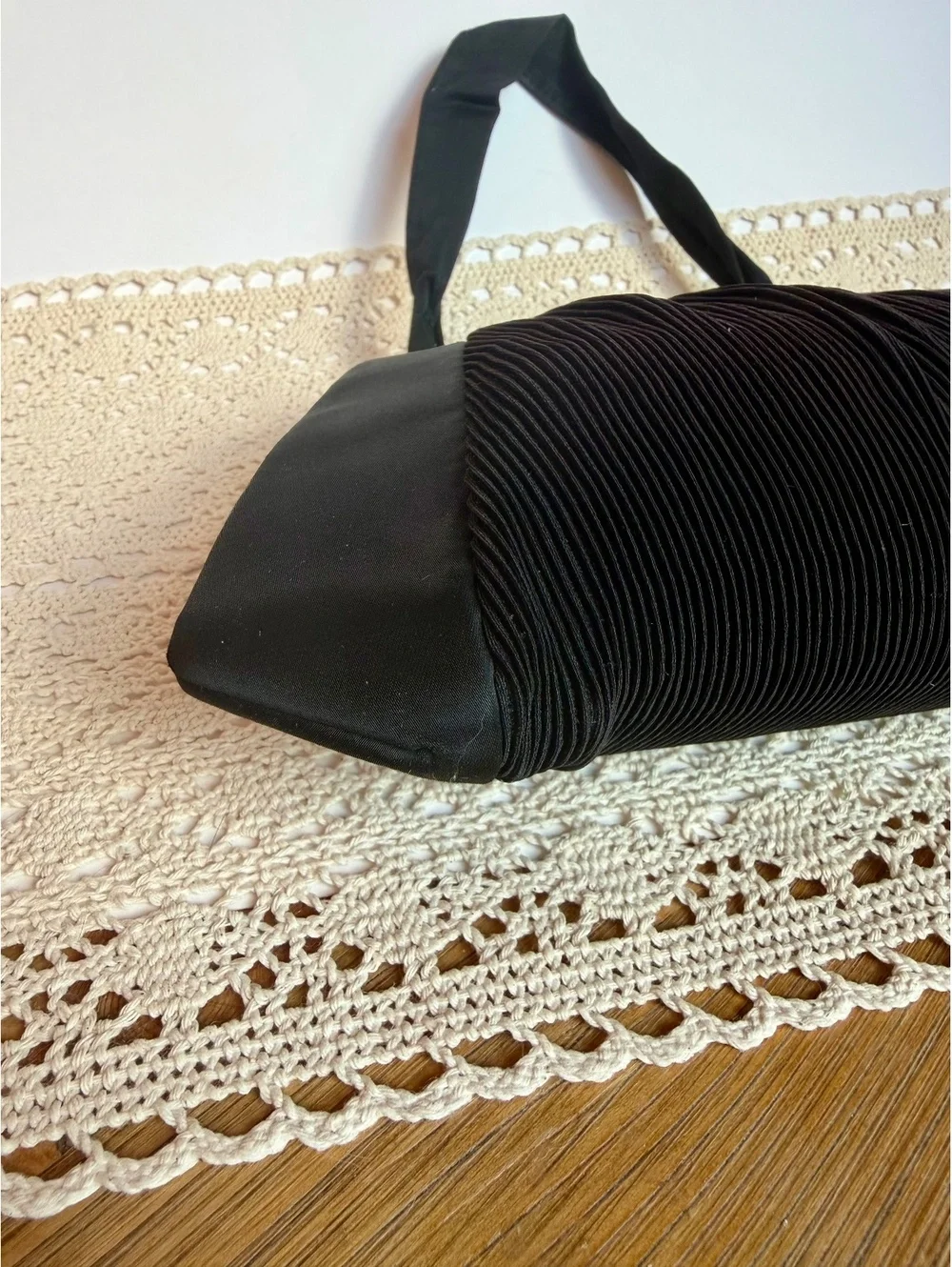 Vintage Garay Black Pleated Evening Handbag Rhinestone Pearl Clasp Purse